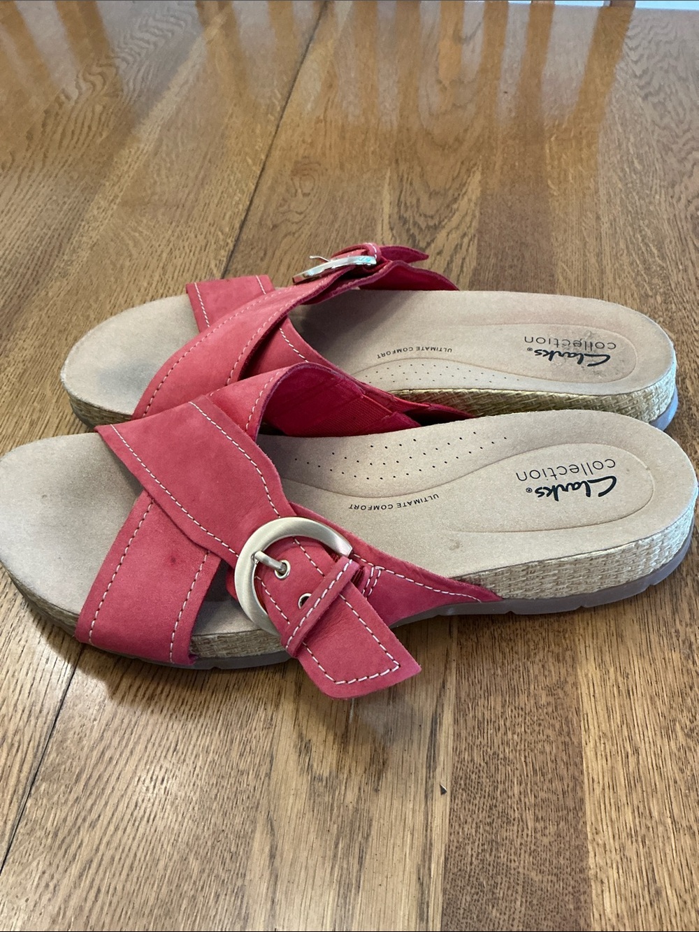 Woman’s Clarks Red Cross strap sandal. Size 10. Gold buckle is adjustable. Cute - Picture 3 of 9